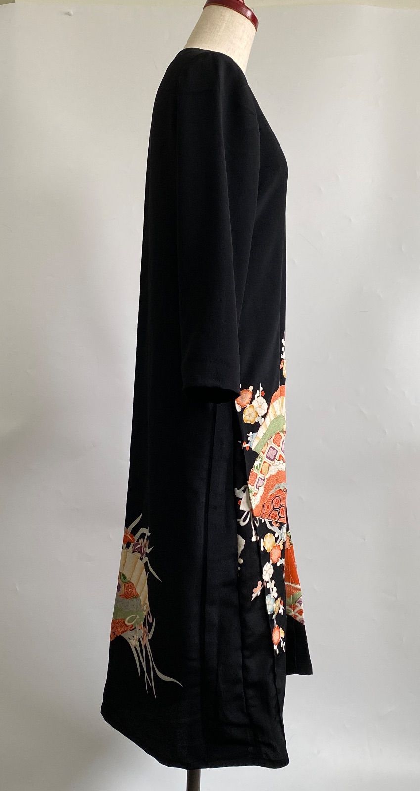 扇と花柄ロングワンピース