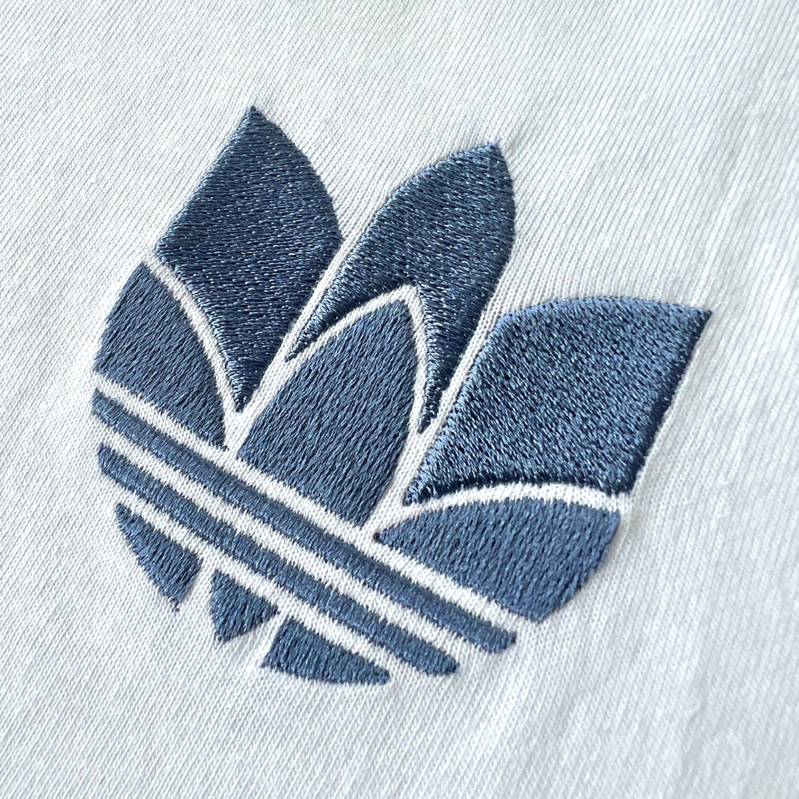刺繍ロゴ × ブルー 新品 シンプルadidas originals Tシャツ adidas アディダス トレフォイル Tシャツ ブルー オリジナルス サイズ