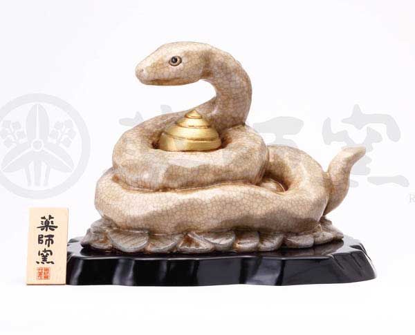 古薬師 招福巳 41 ※陶器,置物,飾り,開運招福,巳年,縁起物,和,民芸品,工芸品,日本,雑貨,レトロモダン,オブジェ,かわいい,可愛い,十二支,干支,お正月,迎春,へび,白蛇,2025年,令和7年 - メルカリ 古薬師 招福巳 41 ※陶器,置物,飾り,開運招福,巳年,縁起物,和,民芸品,工芸品,日本,雑貨,レトロモダン,オブジェ,かわいい,可愛い,十二支,干支,お正月,迎春,へび,白蛇,2025年,令和7年 - メルカリ