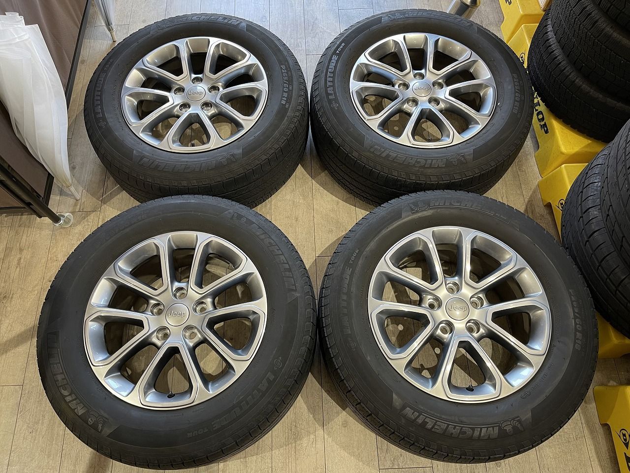 グランドチェロキー純正ホイール18インチ8j 265/60r18