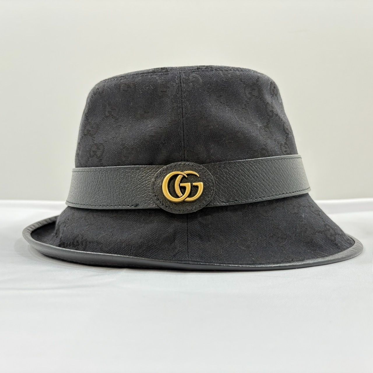 GUCCI ブラック バケットハット 早い者勝ち GUCCI ロゴ付き ナイロン バケットハットブラック | GUCCI公式