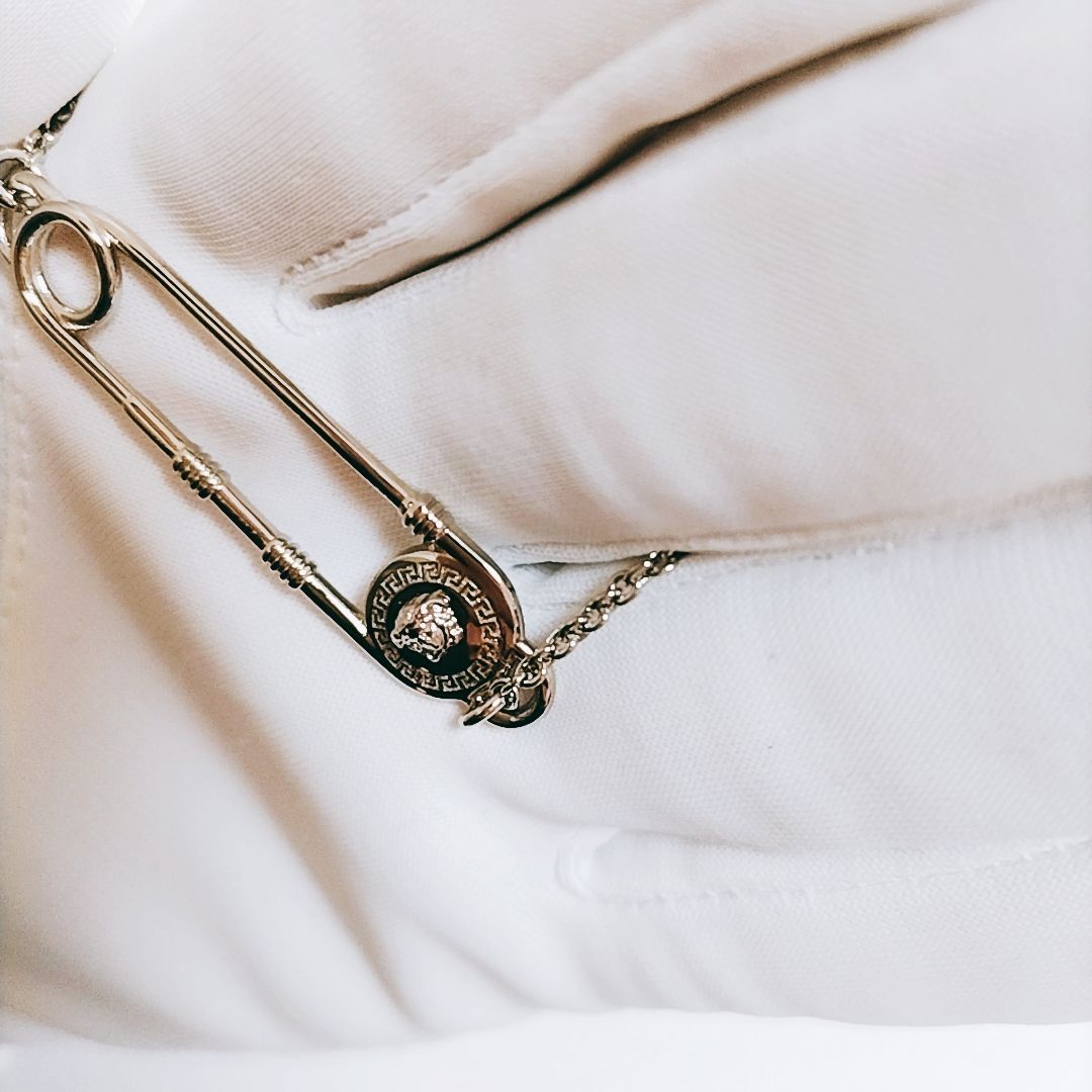 新品未使用】VERSACE セーフティピン ネックレス チェーン 新品未使用】VERSACE セーフティピン ネックレス チェーン