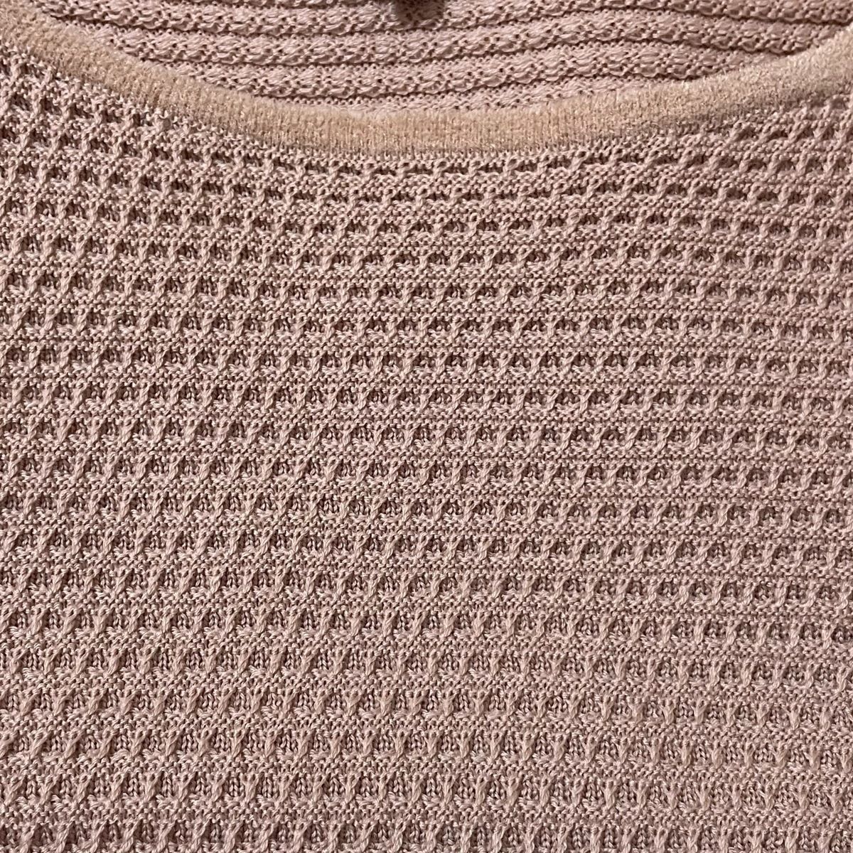 ピンクベージュ クルーネック