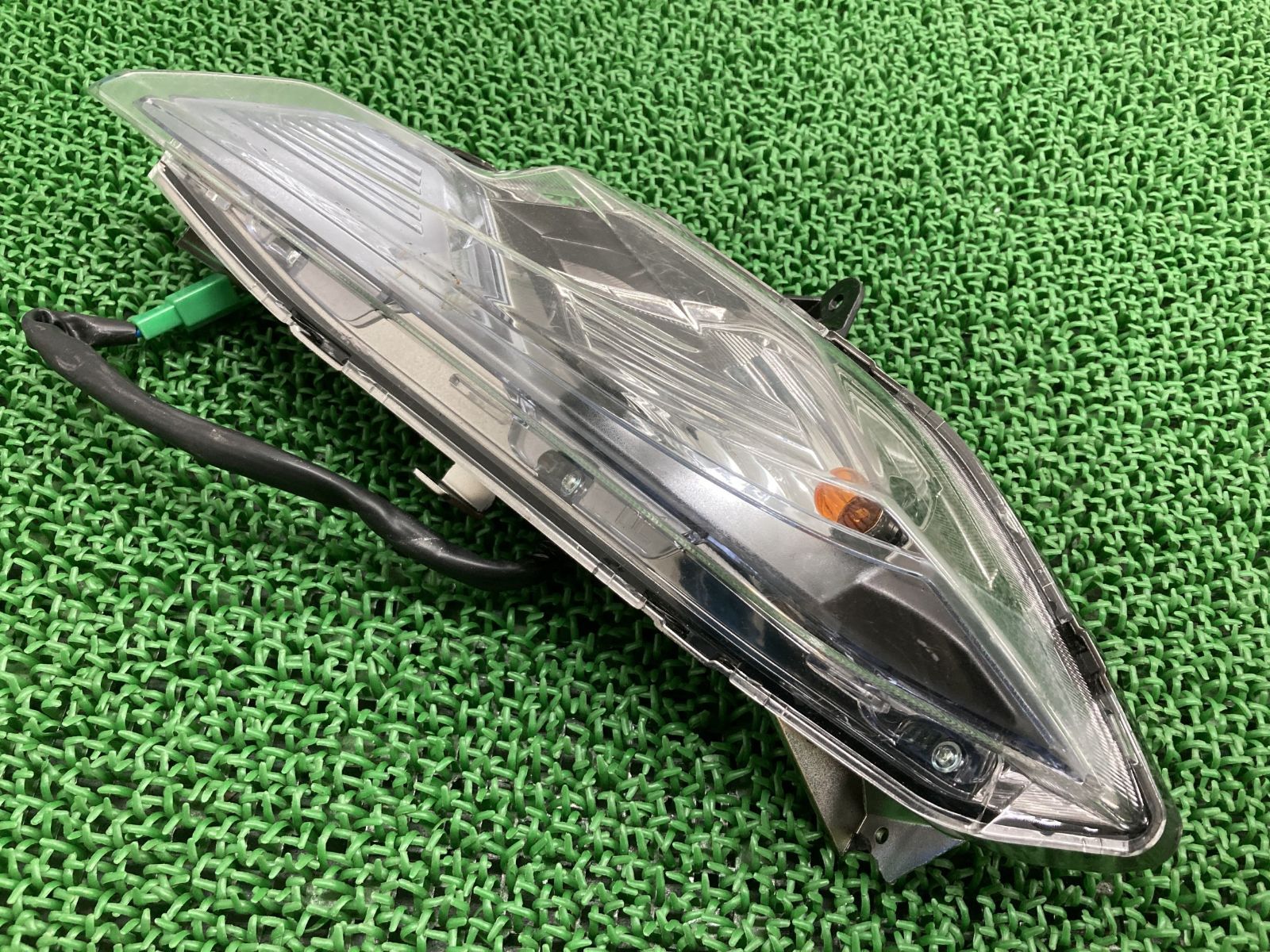 ヤマハAXISZフロントウインカー右　中古品 アクシスZ フロントウインカー 右 0322 ヤマハ 純正 中古 バイク 部品