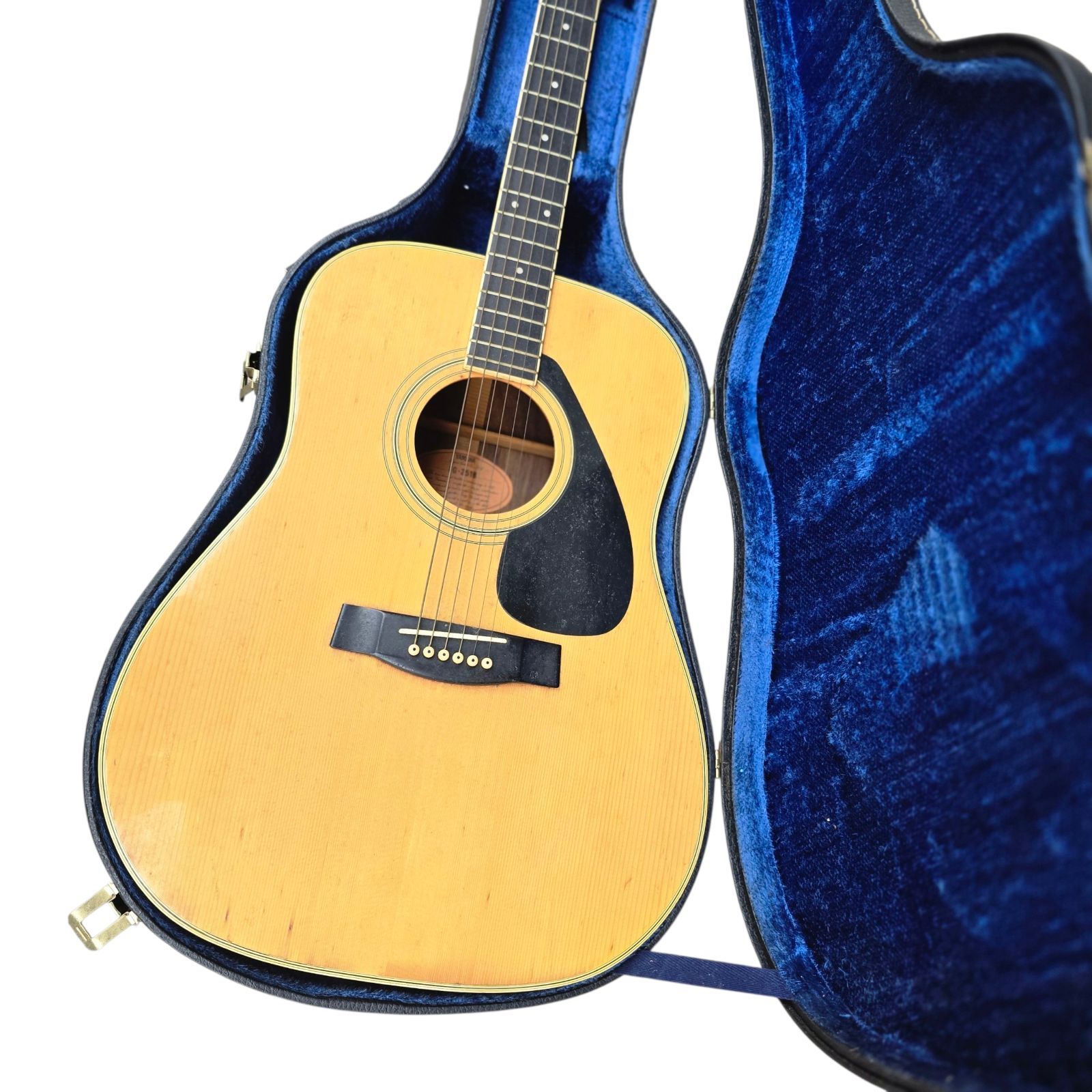 B アコースティックギター