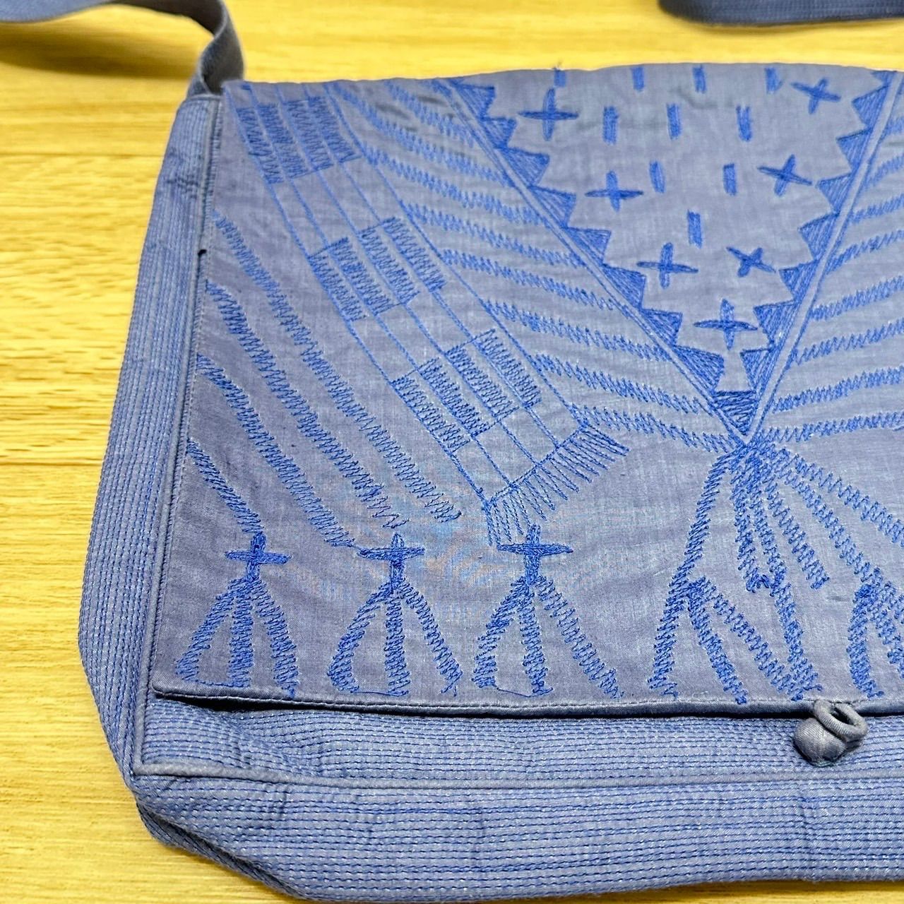 TaMaSHaタマシャ　ISSEY MIYAKEイッセイミヤケ　バッグ　ネイビー TaMaSHaタマシャ ISSEY MIYAKEイッセイミヤケ バッグ ネイビー