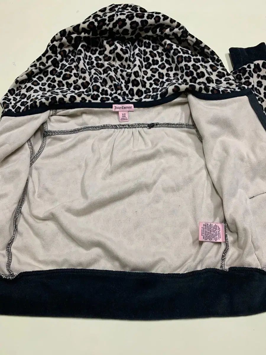 【新品未使用】JUICY COUTURE フード付きパーカー M 新品 JUICY COUTURE(ジューシークチュール) キッズホッピー