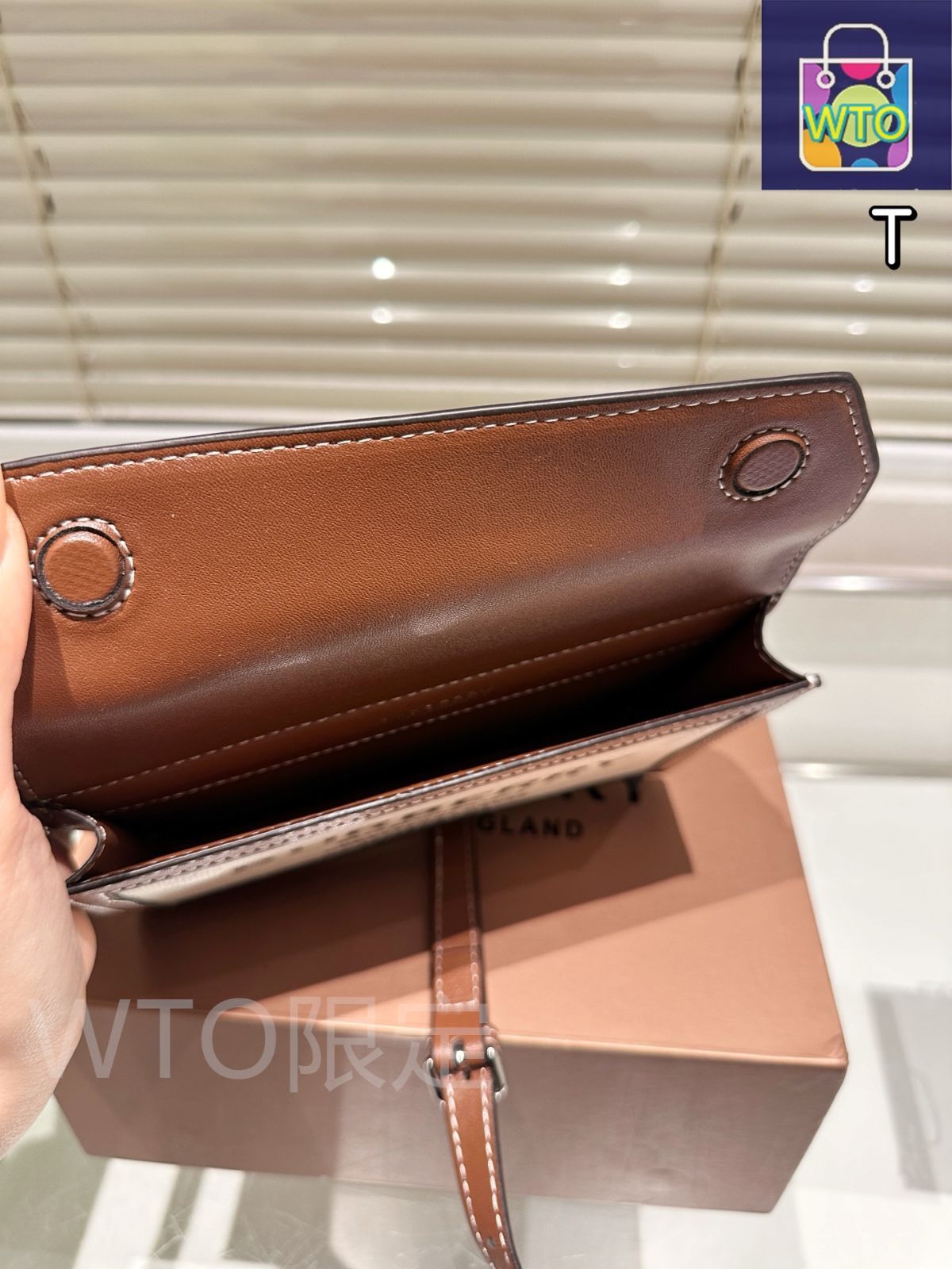 Burberry 8104619B7348 関税送料込 今日特価】Burberry ナイロン トートバッグ 25×18cm -WTO輸入1
