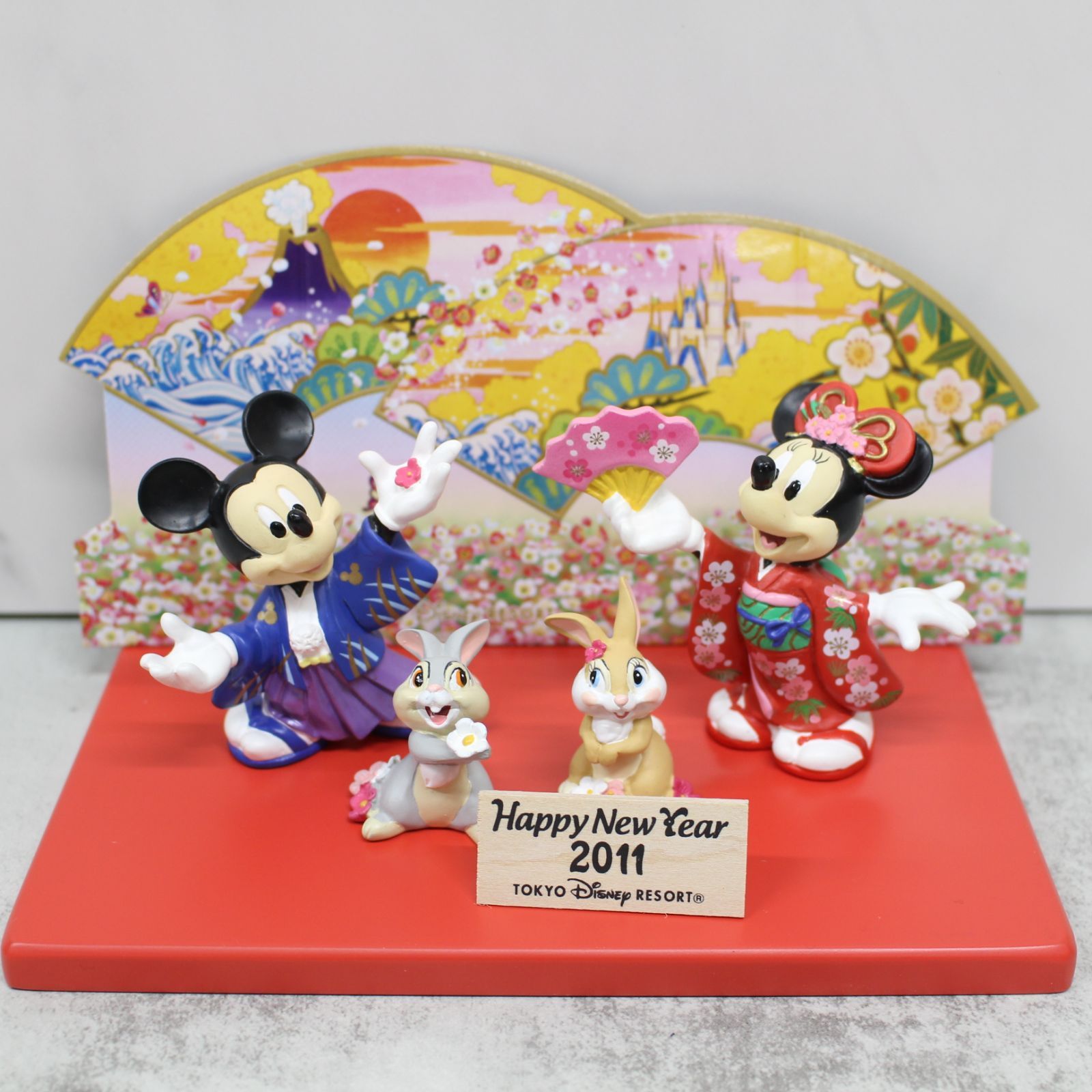 【美品】 ディズニーフィギュアお正月置物2011年卯年とんすけミスバニー その他