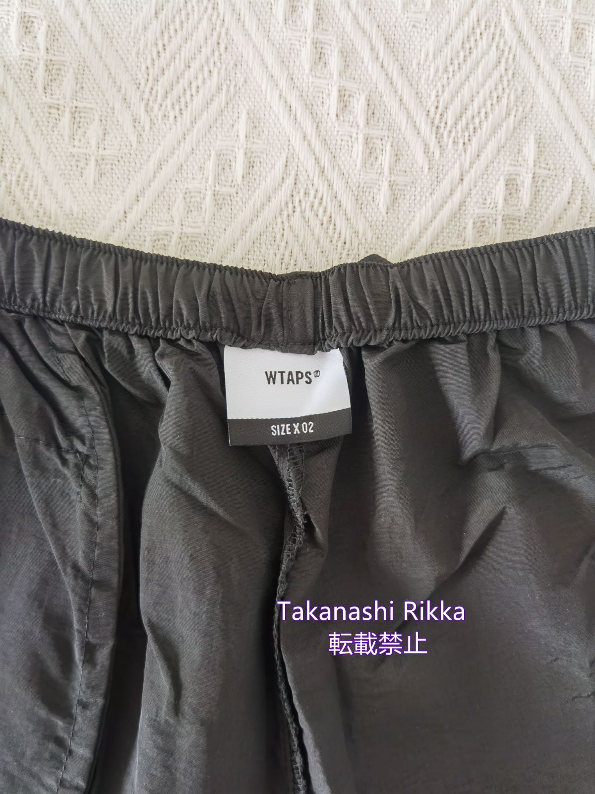 ブラック