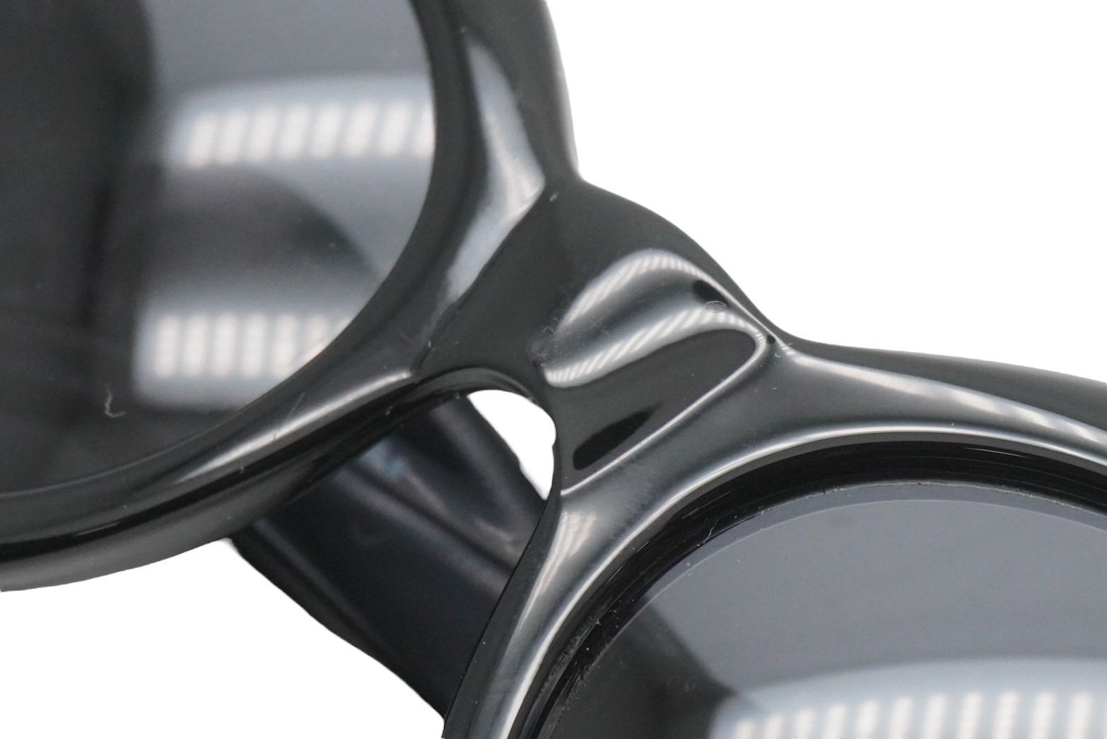 GIANNIVERSACE ジャンヌヴェルサーチ サングラス オーバル メデューサ ロゴ プラスチック メタル ブラック 美品  52102
