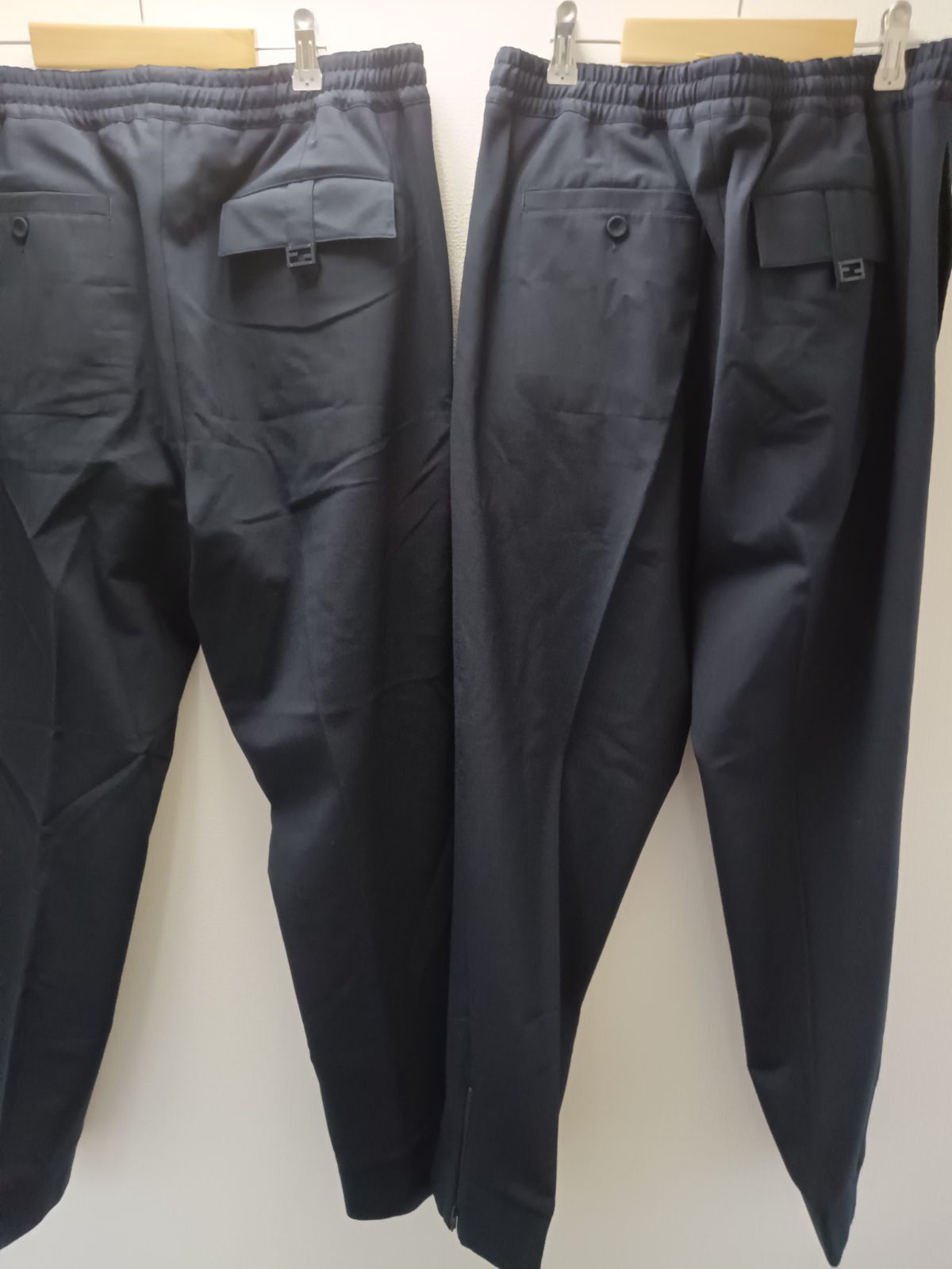 最高品質を待つ！ FENDI FFポーチ付きカジュアルスーツ ジョガーパンツ2本 ジョガーパンツ ネイビー フェンディ 50
