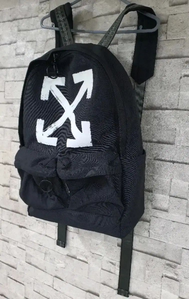 良い OFF WHITE オフホワイト ブラック アロー バックパック U