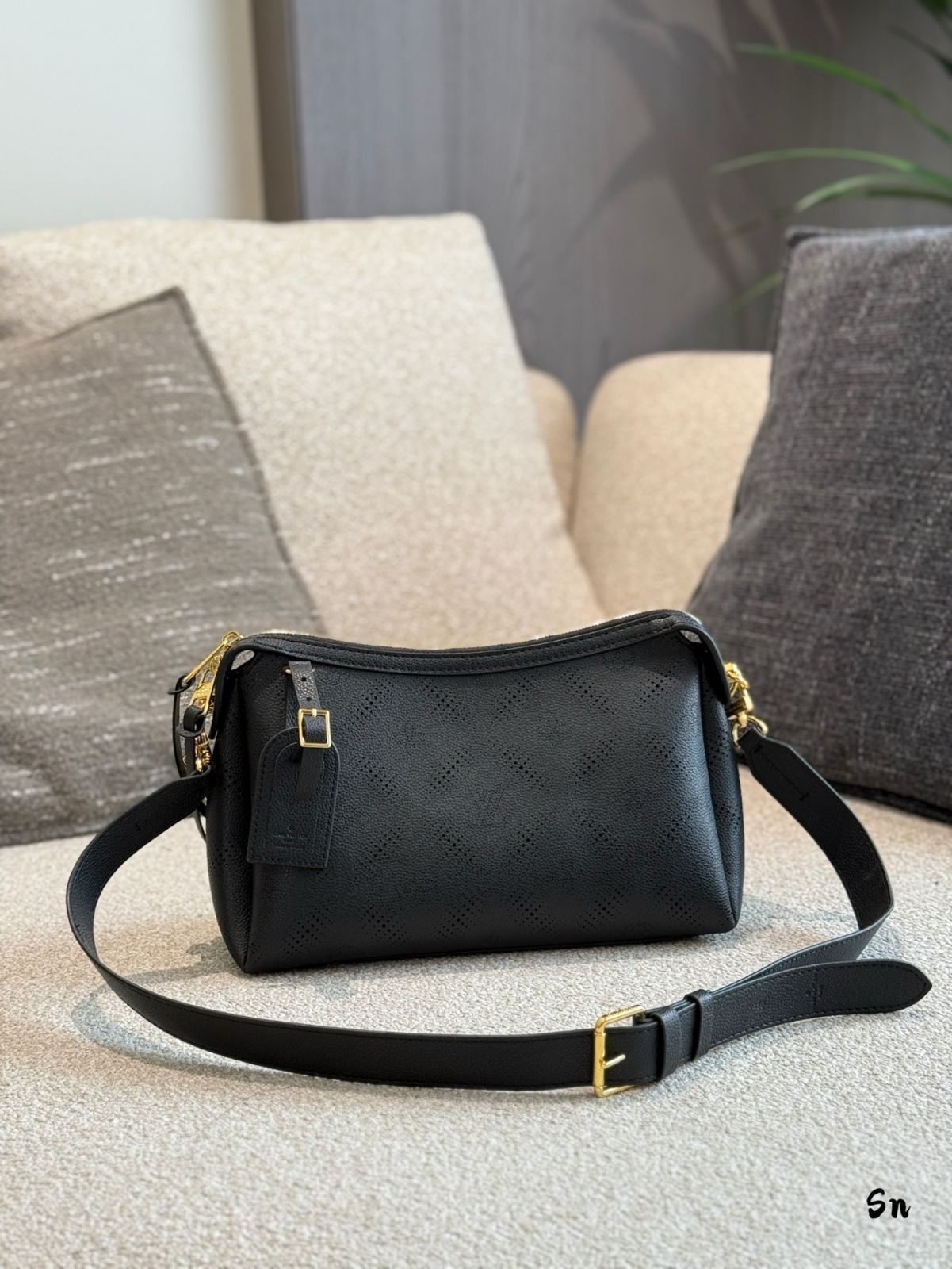 大人気★2025SS★Louis Vuitton★ショルダーバッグ LOUIS VUITTON 2025年新作 ワンダラー バッグ - デュアル