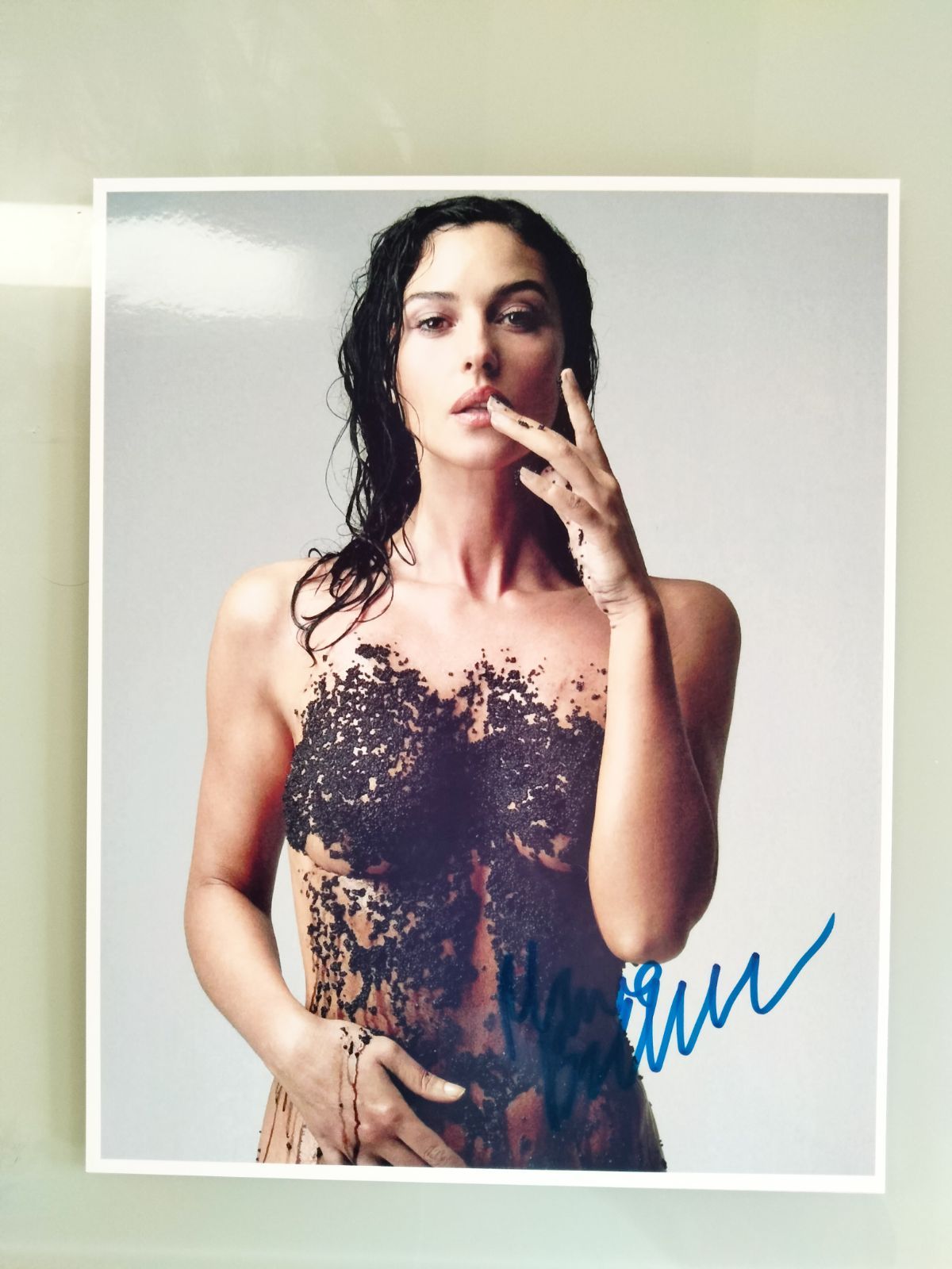 モニカ・ベルッチ直筆サイン入り超大型写真…Monica Bellucci - メルカリ