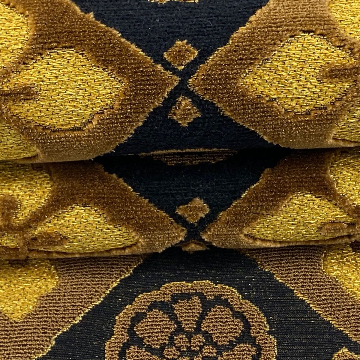 袋帯 美品 名品 やまと 花菱 華文 金糸 ビロード風 黒 お太鼓柄