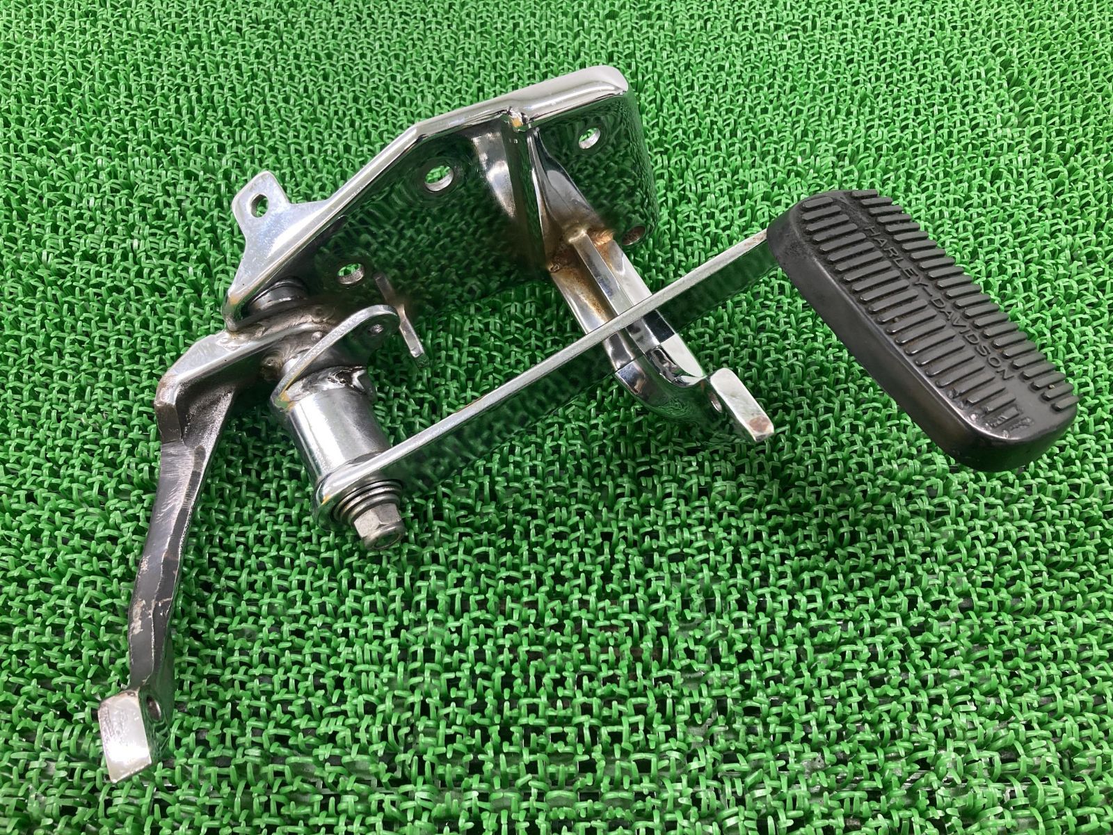 FLSTC ステップ 右 ハーレー 純正 中古 バイク 部品 ソフテイル 87-99年 メッキ ブレーキペダル ホルダー 車検 Genuine