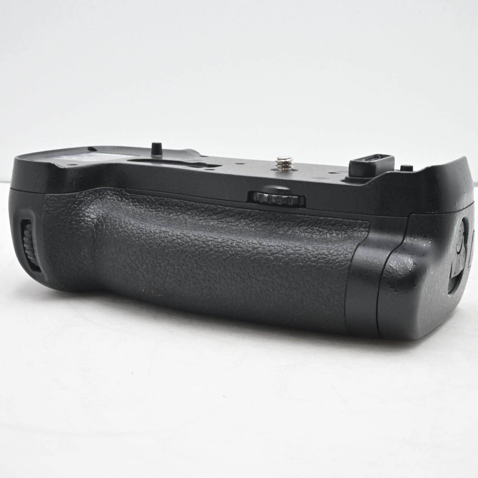 Nikonマルチパワーバッテリーパック MB-D18