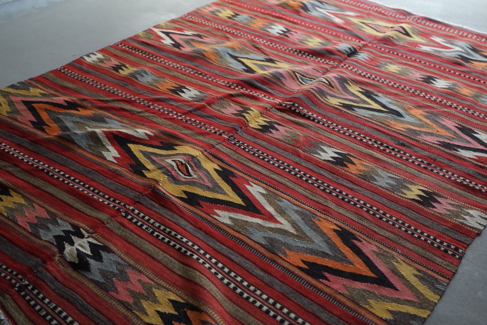 トライバルラグ トルコ オールドキリム 1950-1960年代 159 × 116 cm