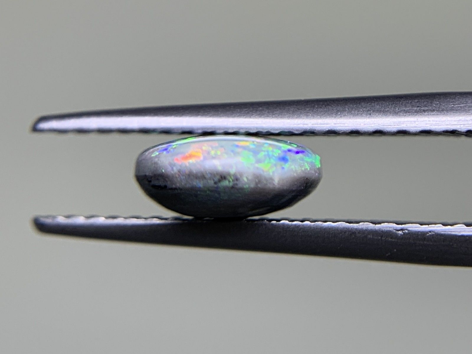 ブラックオパール 1.243ct 宝石ソーティング付き 9.2㎜×7.1㎜×3.1