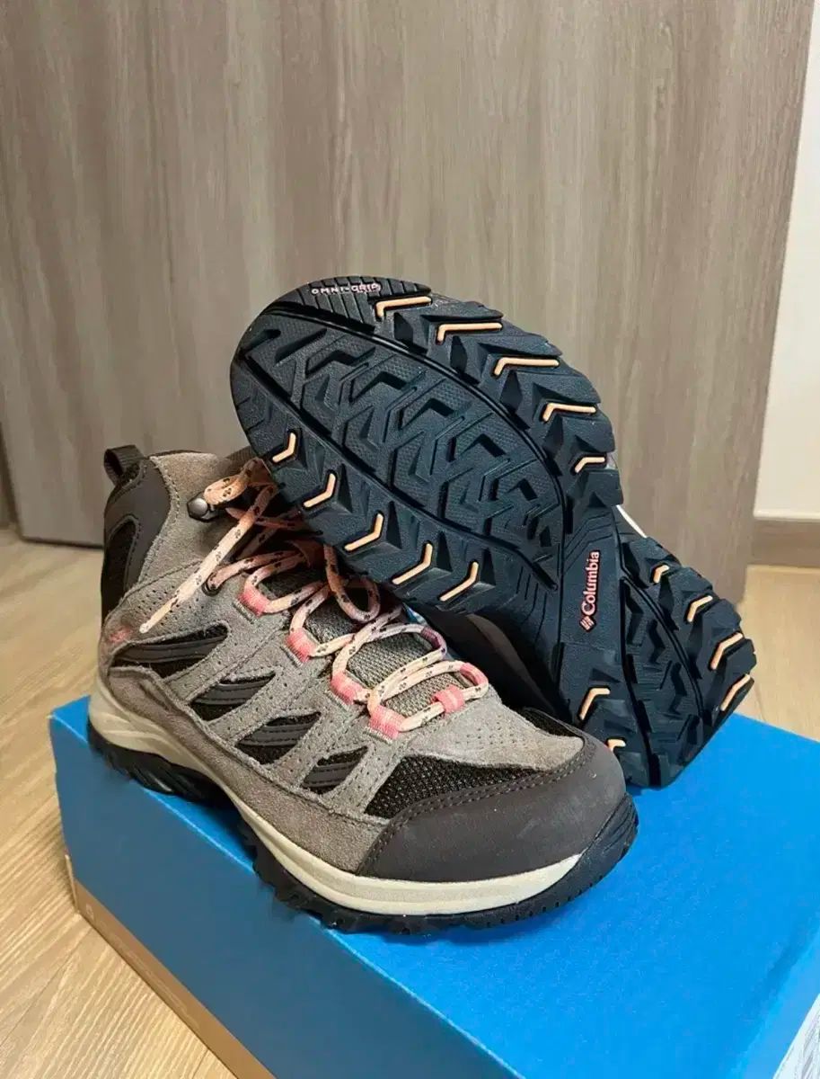 防水 登山靴