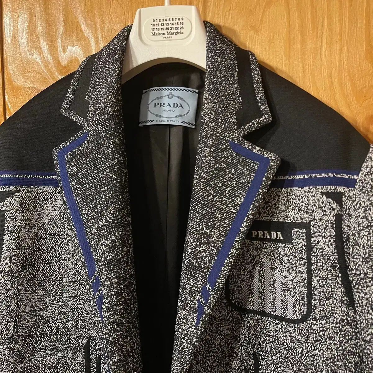 PRADA(プラダ) マルチ ツイード コート 出品 - メルカリ