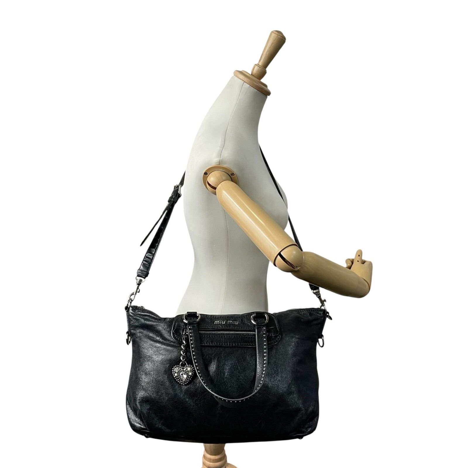 miu miu ミュウミュウ 2way ハンドバッグ　ショルダーバッグ　スタッズ miu miu（ミュウミュウ） スタッズ ショルダーバッグ レザー