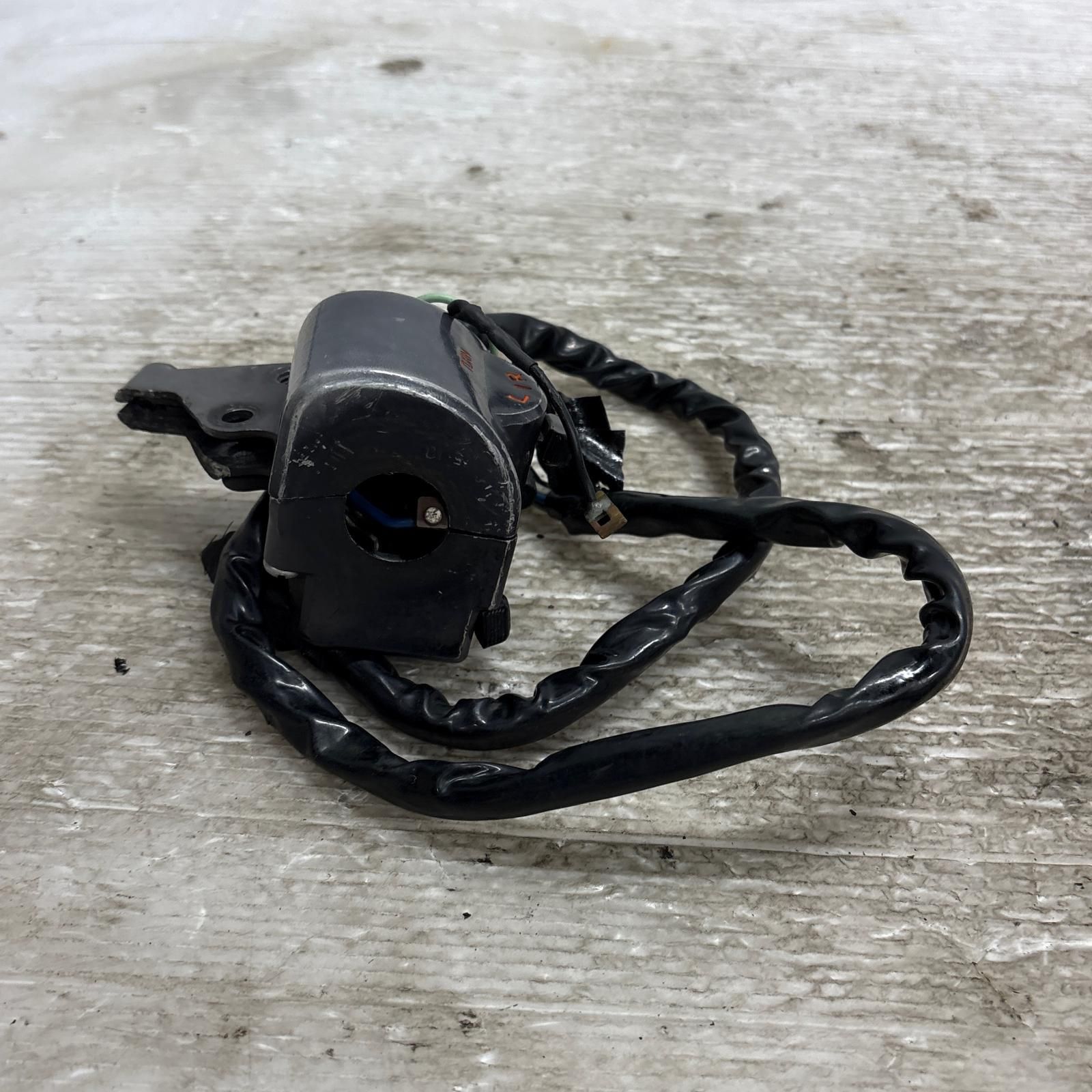 CB400FOUR ハンドルスイッチボックス