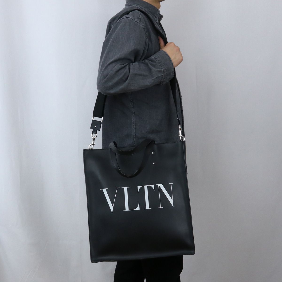 VALENTINO ヴァレンティノ VLTNトート YB0731WJW トートバッグ VALENTINO ヴァレンティノ VLTNトート YB0731WJW トートバッグ