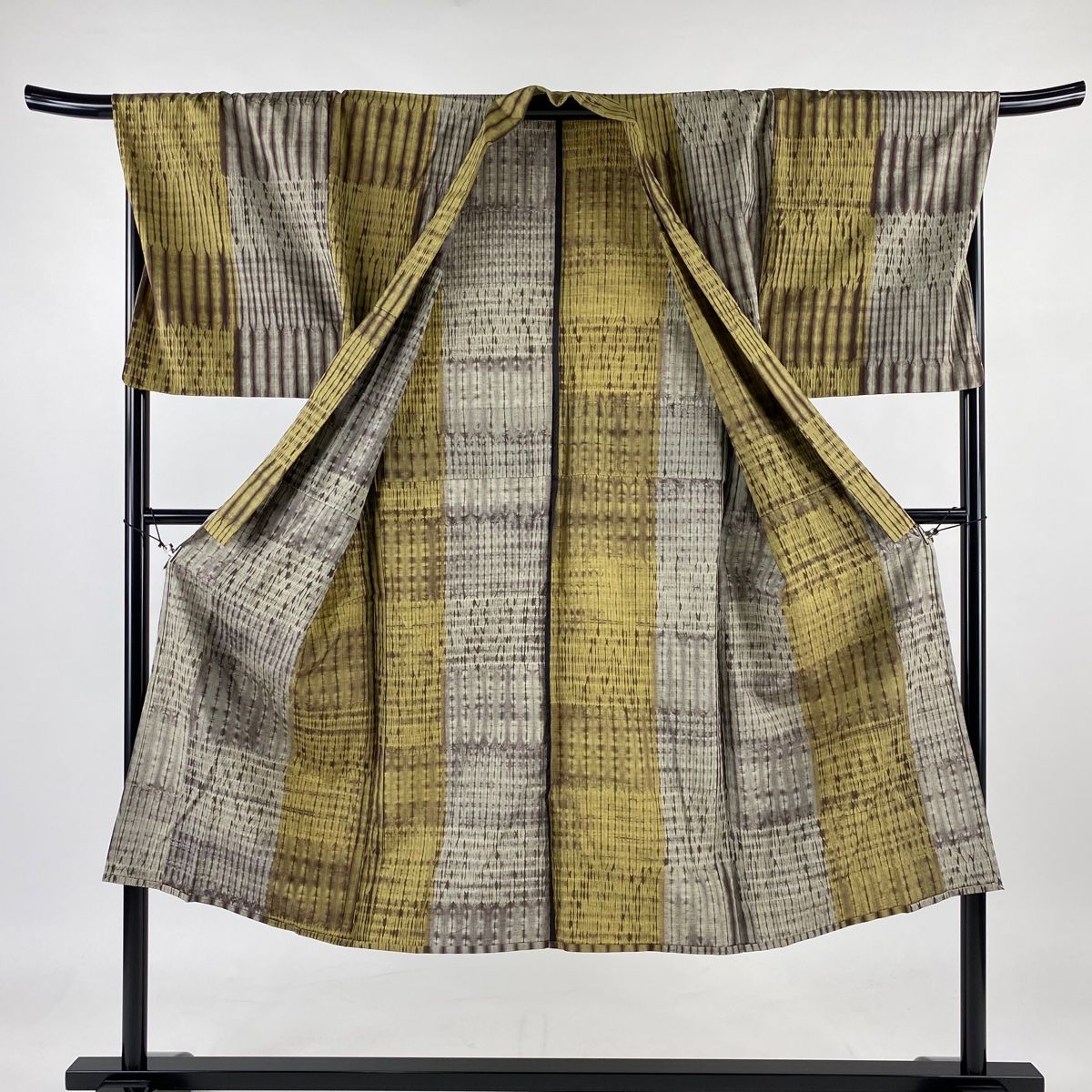 バイセル 着物 名品 男性着物 紬 茶緑 証紙有 幾何学 アンサンブル 正絹 143cm Mサイズ ☆☆☆☆ 男着物 身丈139.5cm 裄丈72cm S 袷 付下げ 紬地 橋 幾何