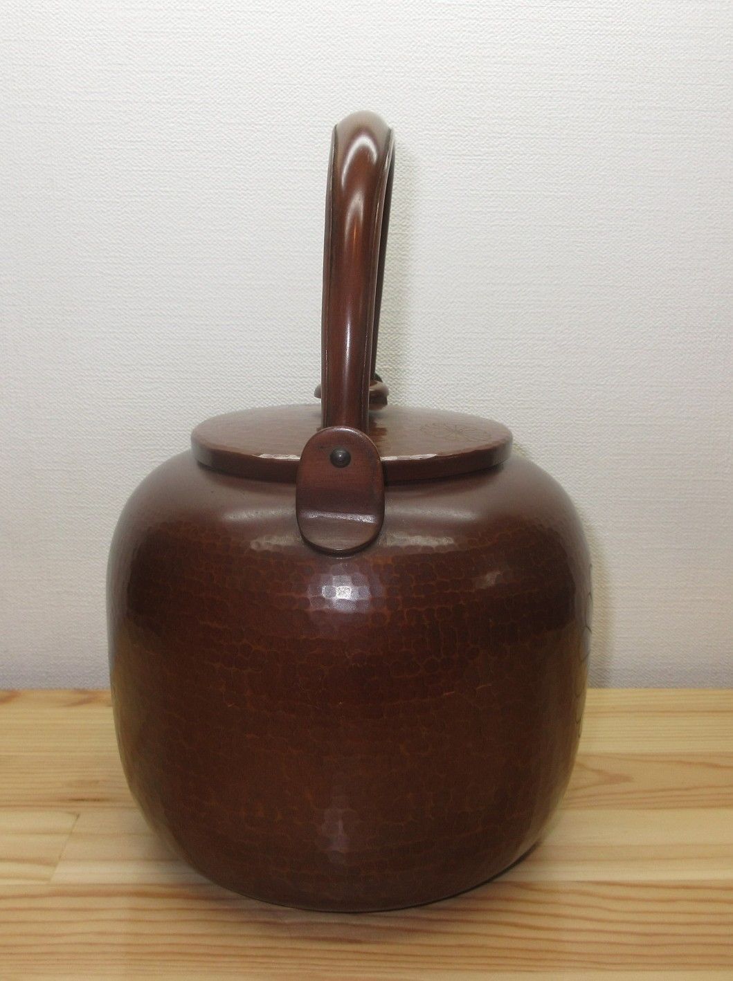 逢絢亭 茶道具 水屋道具 薬缶 口蓋付 打ち出し 菊桐の図 紙箱入り