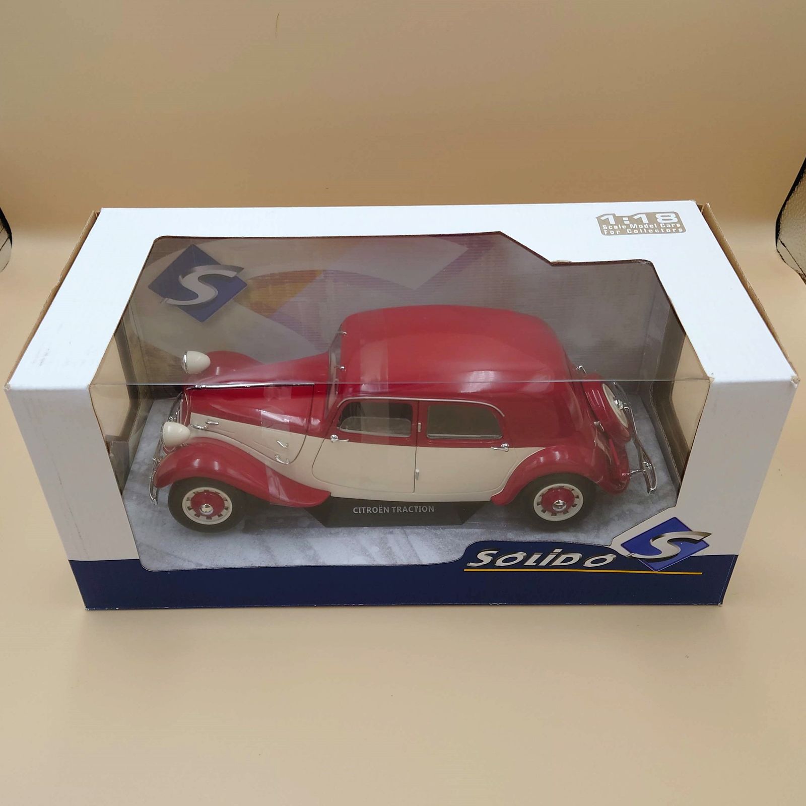 1/18 シトロエン トラクシオン11CV 1937 レッド／クリーム ソリド Yahoo!オークション - 「シトロエン11cv」ミニカーの落札相場・落札価格