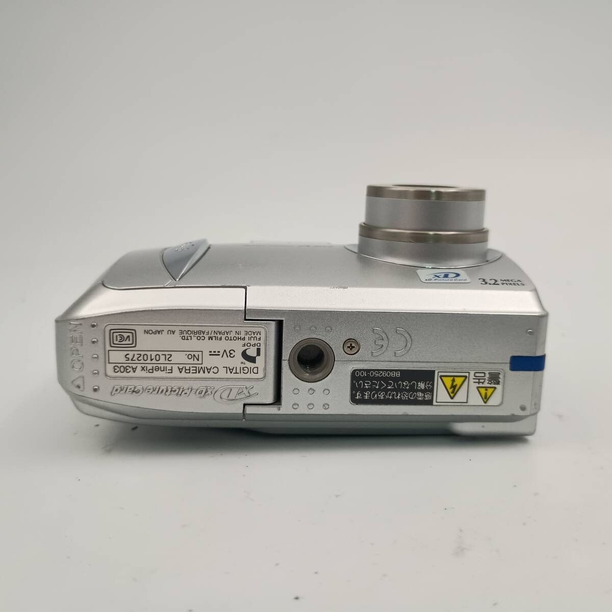 美品 Fujifilm FinePix A303 デジカメ コンデジ シルバー 写り○・訳あり】FUJIFILM FinePix A303 デジカメ コンデジ