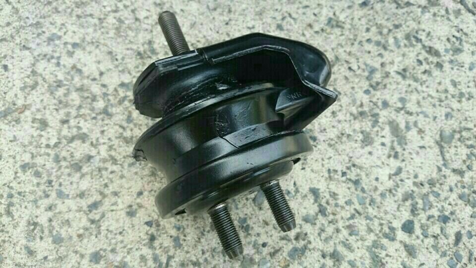 トヨタ アルテッツァ エンジンマウンティング インシュレータ FR ALTEZZA ALTEZZA GITA INSULATOR ENGINE MOUNTING FRONT 1998 10 - 2005