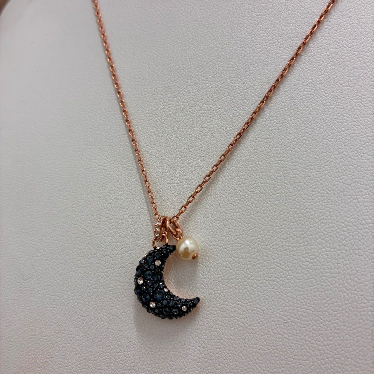 ◆SWAROVSKI◆ SUBLIMA ルナムーン ペンダント ネックレス Sublima pendant, White, Gold-tone plated | Swarovski