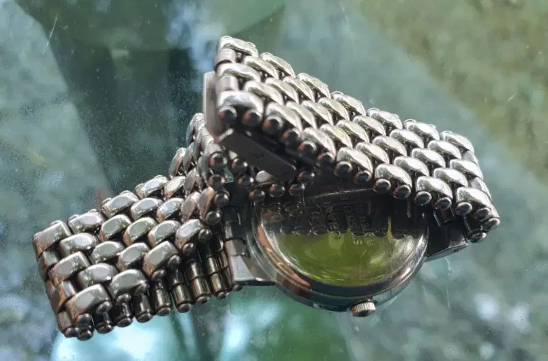 良品＆希少 FENDIフェンディ レディース腕時計ブルー750L素敵 イタリア 良品＆希少 FENDIフェンディ レディース腕時計ブルー750L素敵 イタリア