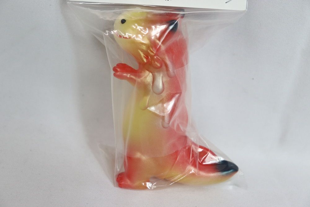 ◇バイロン 山椒魚怪獣 ナカザワショーコ 蓄光 赤 黒 金 ソフビ