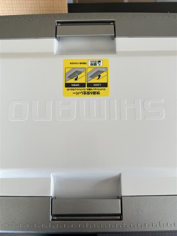 キャスター リミテッドホワイト