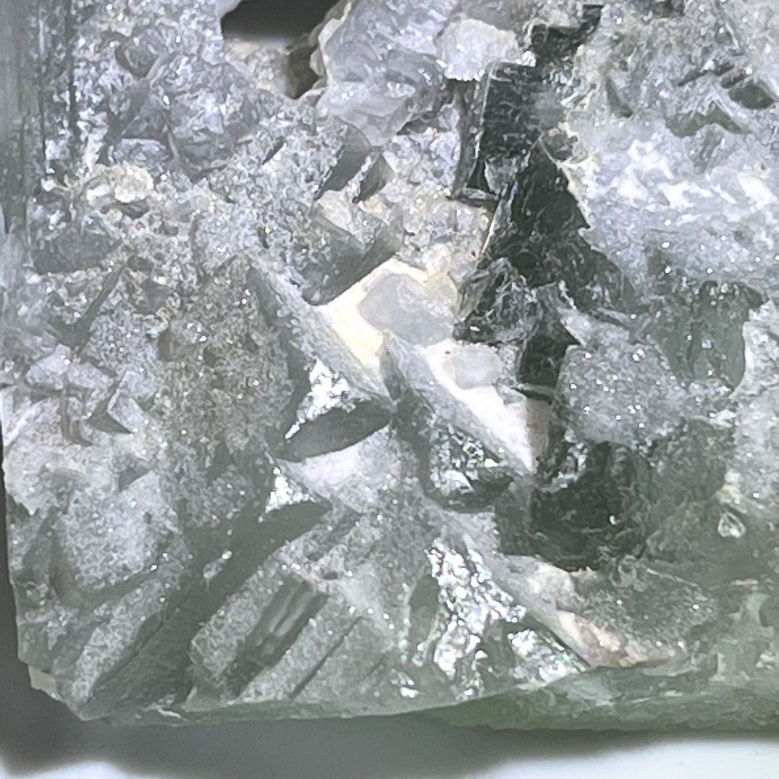 1201a668 超希少!!!★【120Aカルサイトインクォーツ】★天然石ブレス 9.3-10.4mm（新品）