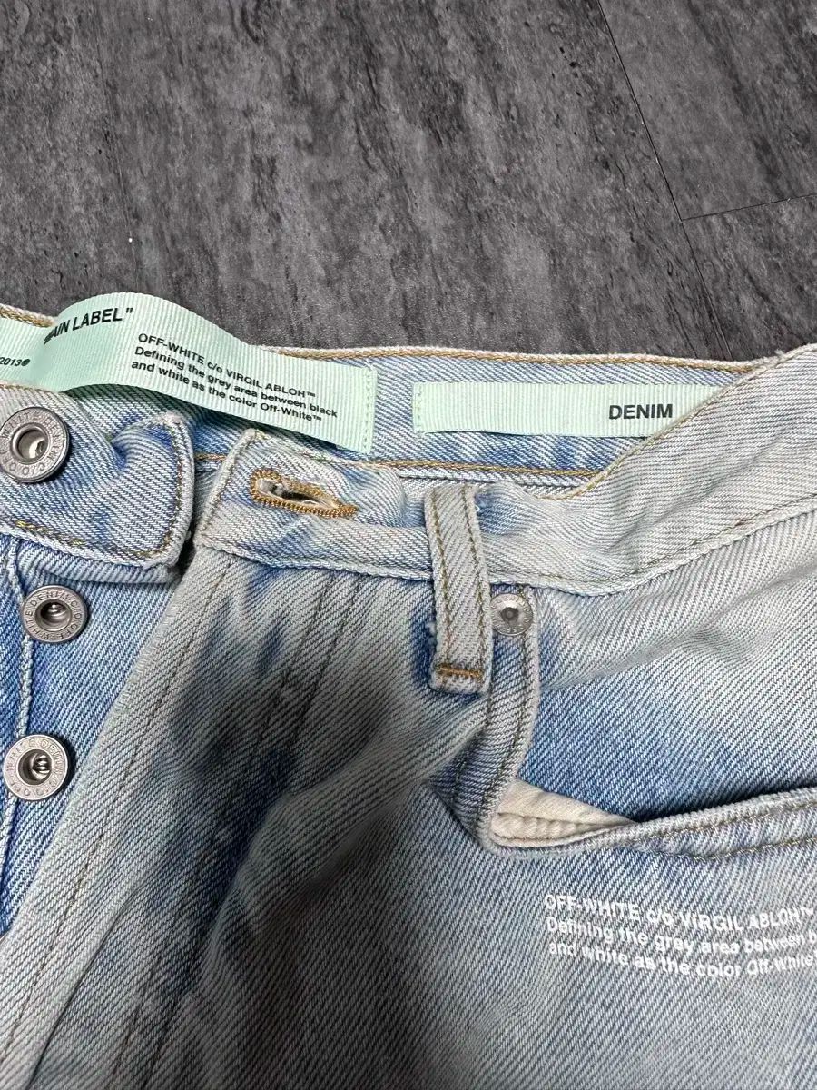 カットオフ ショーツ