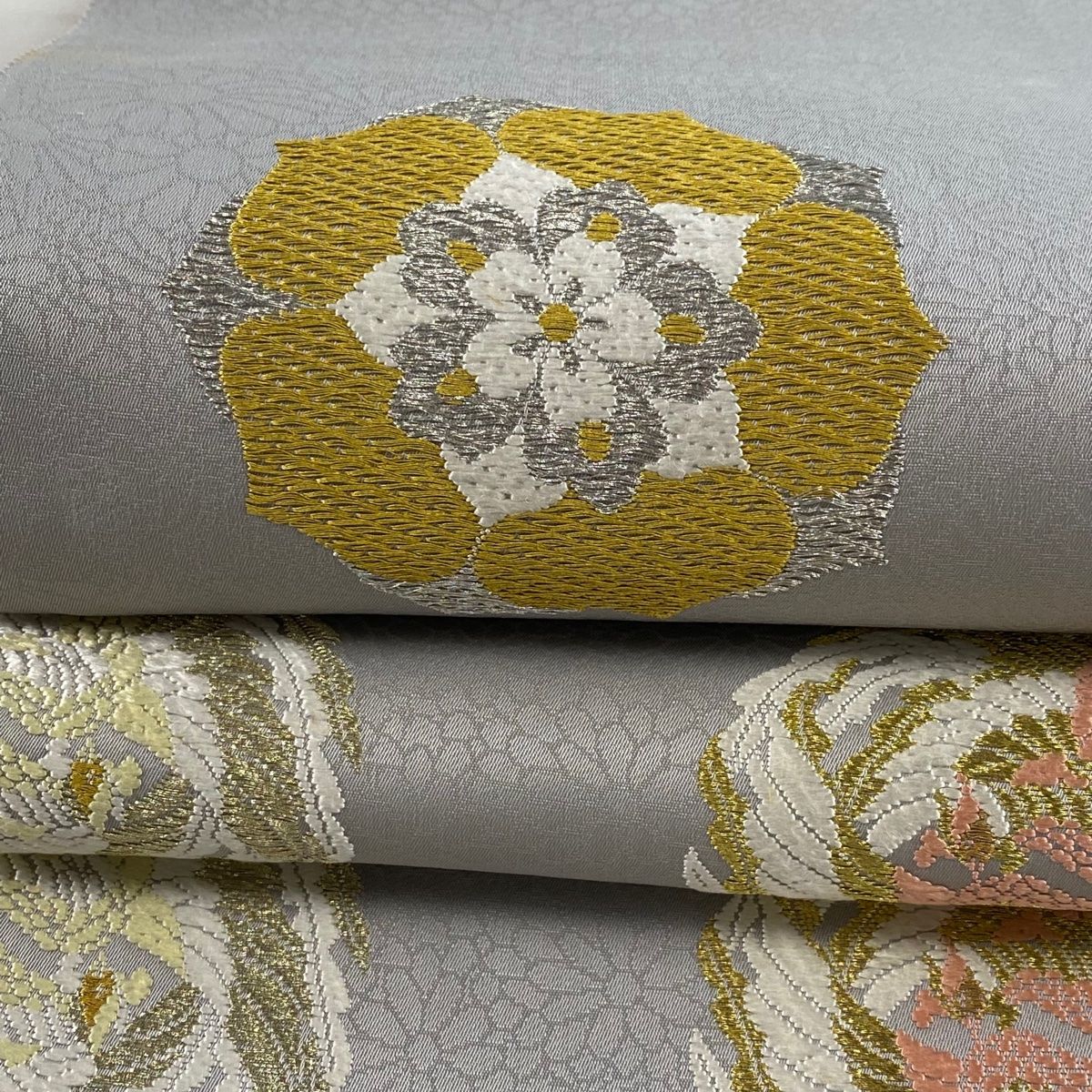 袋帯 美品 逸品 山口美術織物 落款 菊地浜茄子華文 金銀糸 灰色 お太鼓 