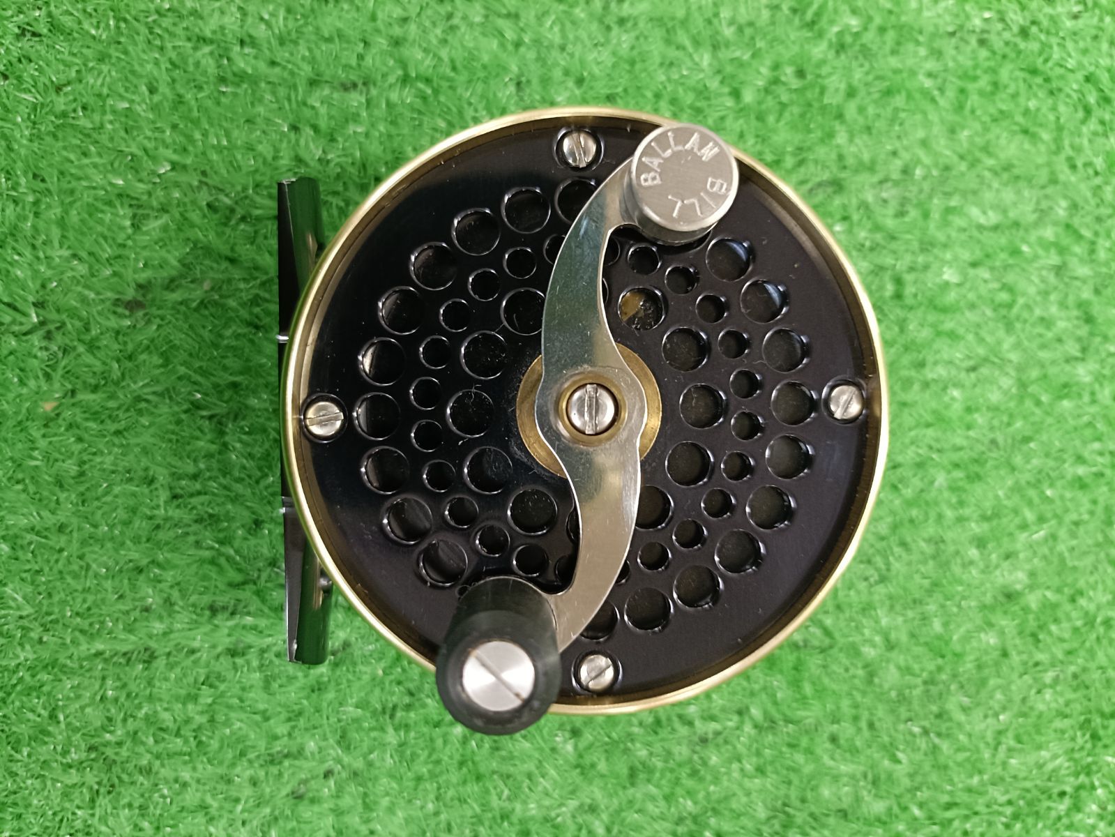 エアルーム ゴールド|ブラック