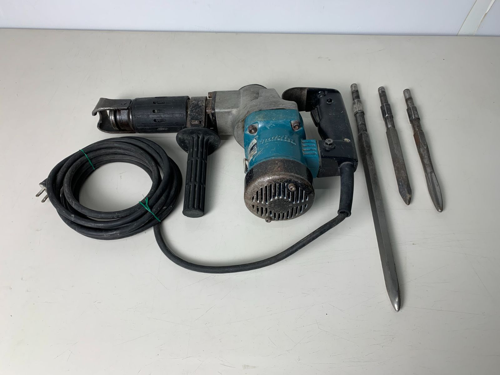 マキタ 電動ハンマ HM0810 電動工具 DIY - メルカリ