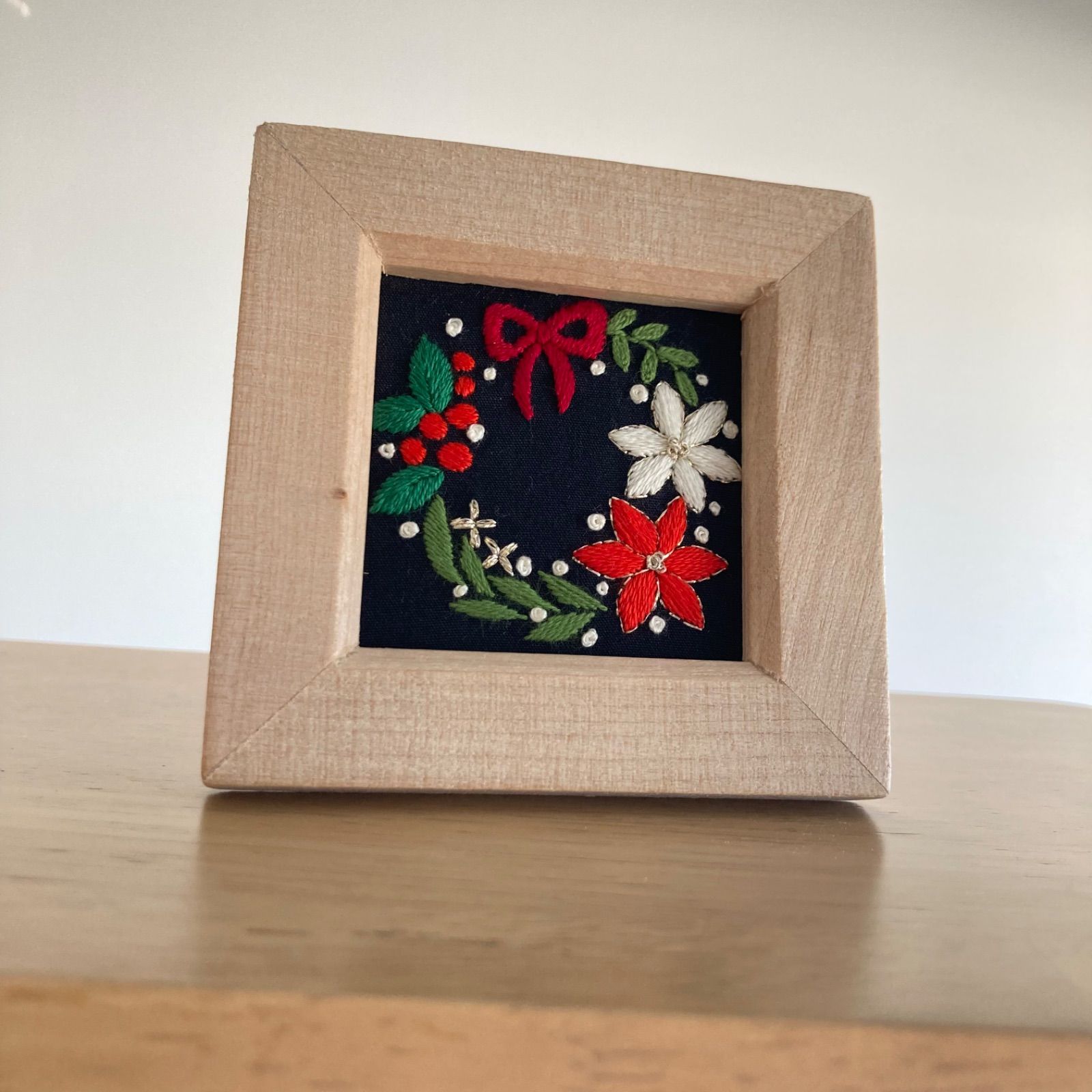 刺繍フレーム 【クリスマスリース】 - メルカリ
