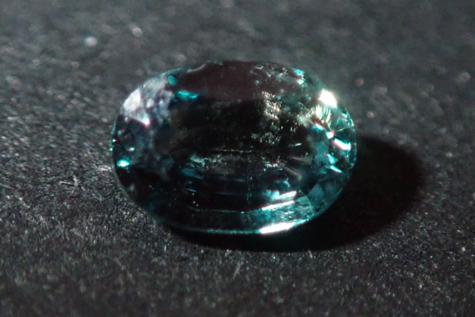 天然アレキサンドライト ルース 0.154ct 約2mm×3mm ソーティング