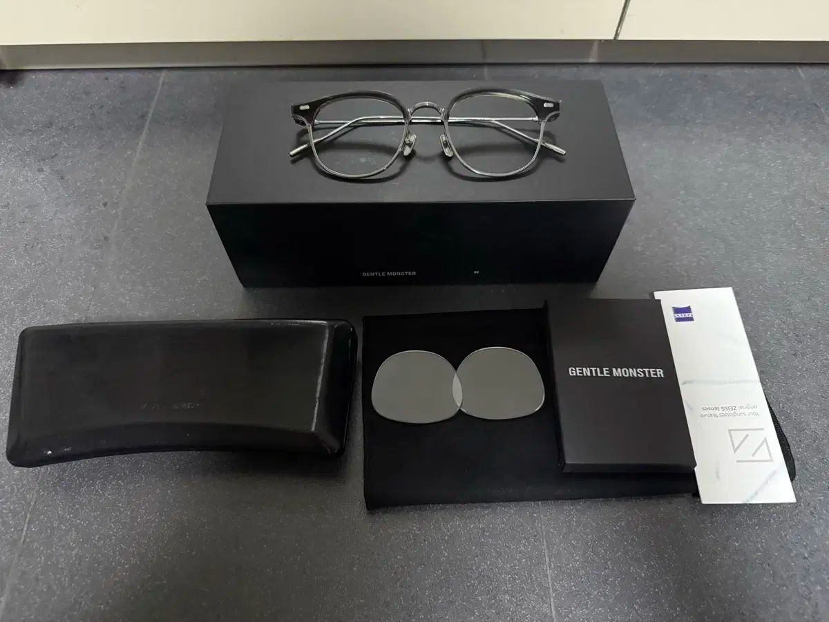 GENTLE MONSTER ブラック フレーム メガネ GENTLE MONSTERブラック