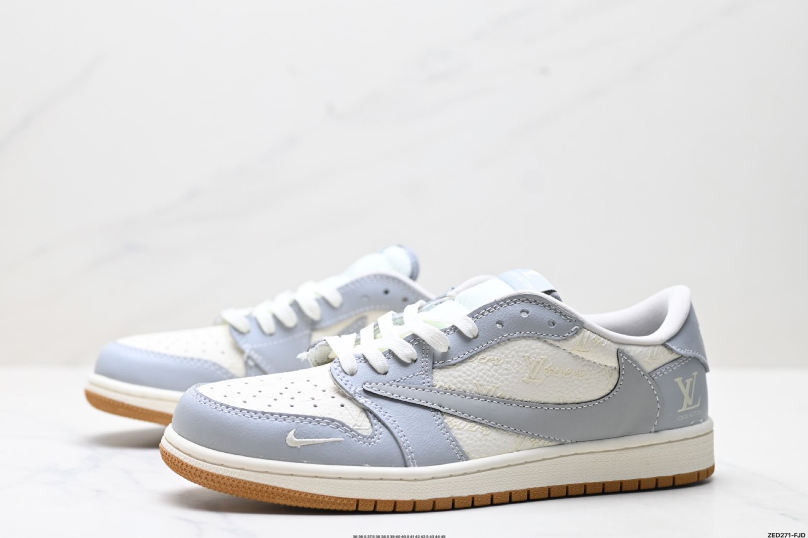 トラヴィススコット　travisscott aj1low シューレース黒にして初履き👟 𝒯𝓇𝒶𝓋𝒾𝓈 𝒮𝒸ℴ𝓉𝓉