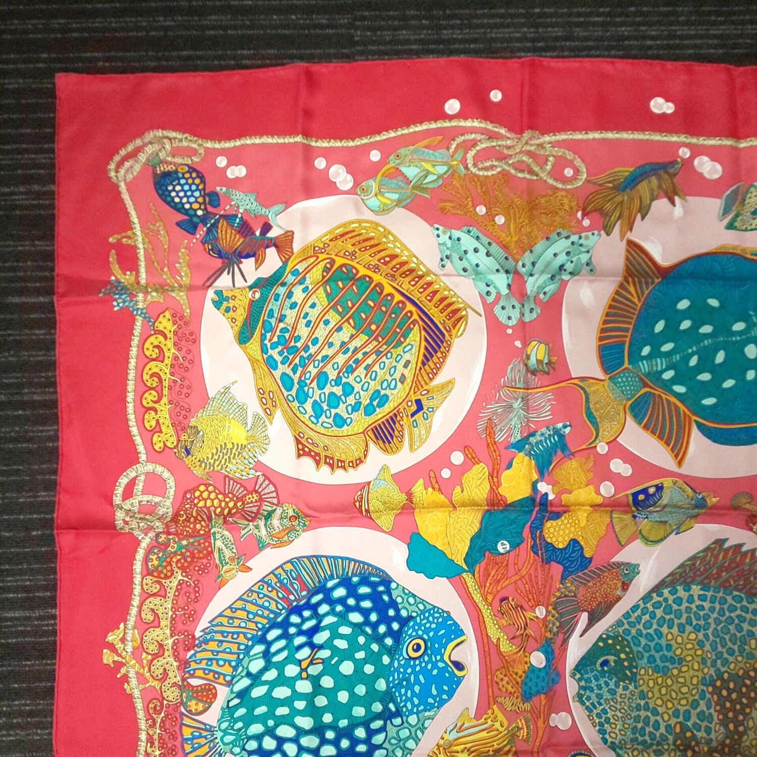 1021B-06 HERMES エルメス スカーフ カレ90 深海魚 Grands Fonds