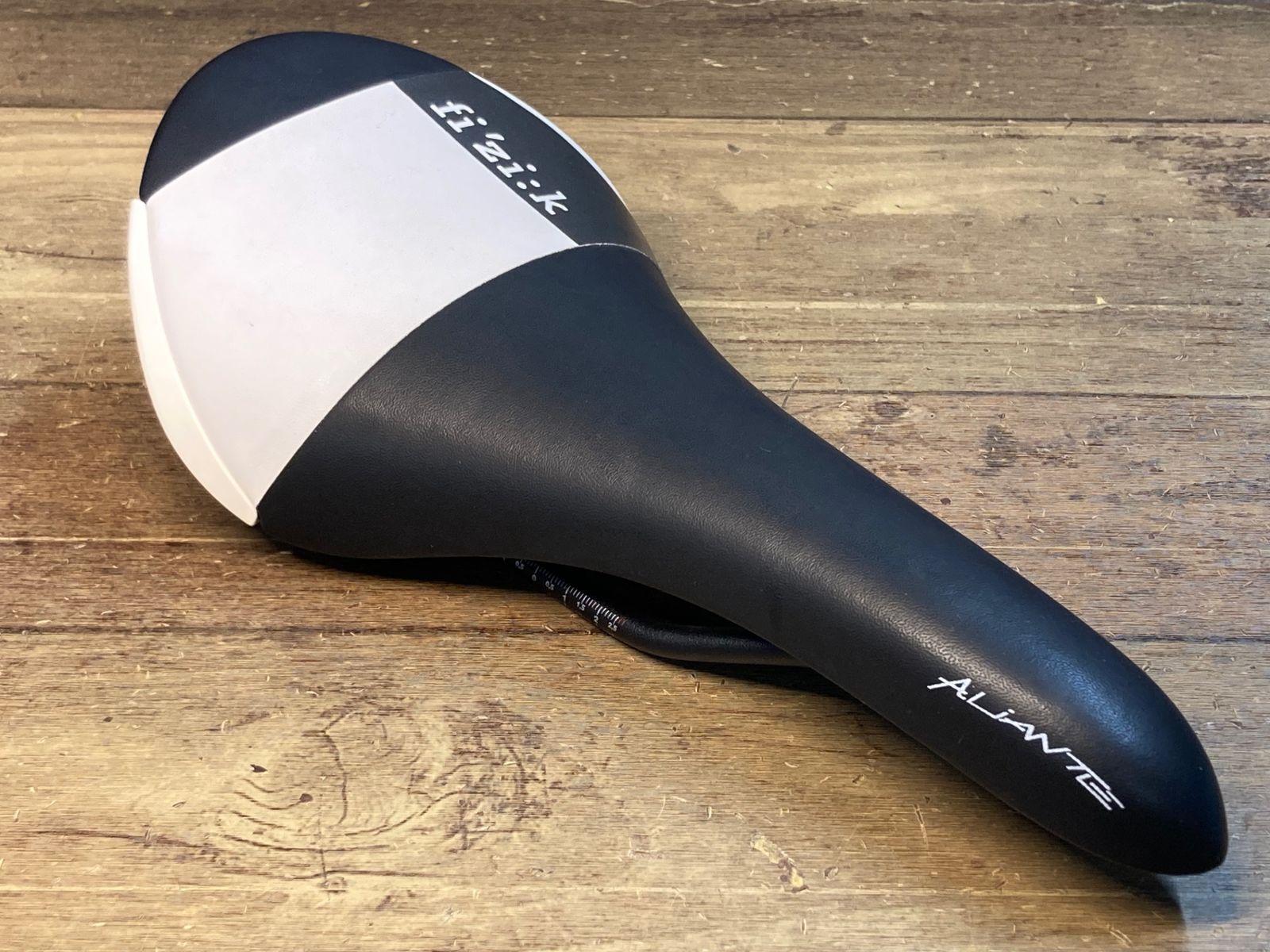 Fizik ALIANTE TEMPO R5 S-Alloyレール 145mm フィジーク アリアンテ
