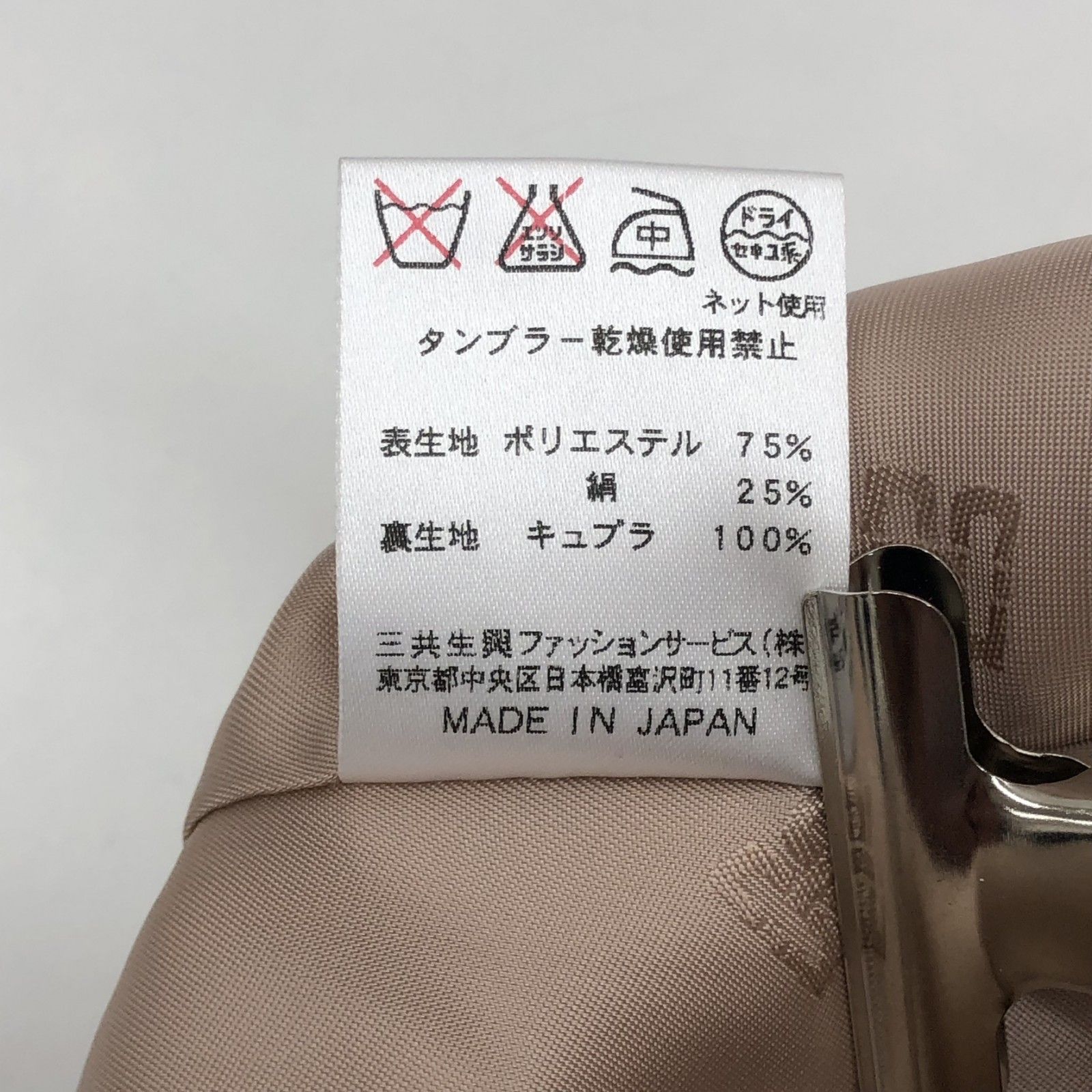 ベージュ